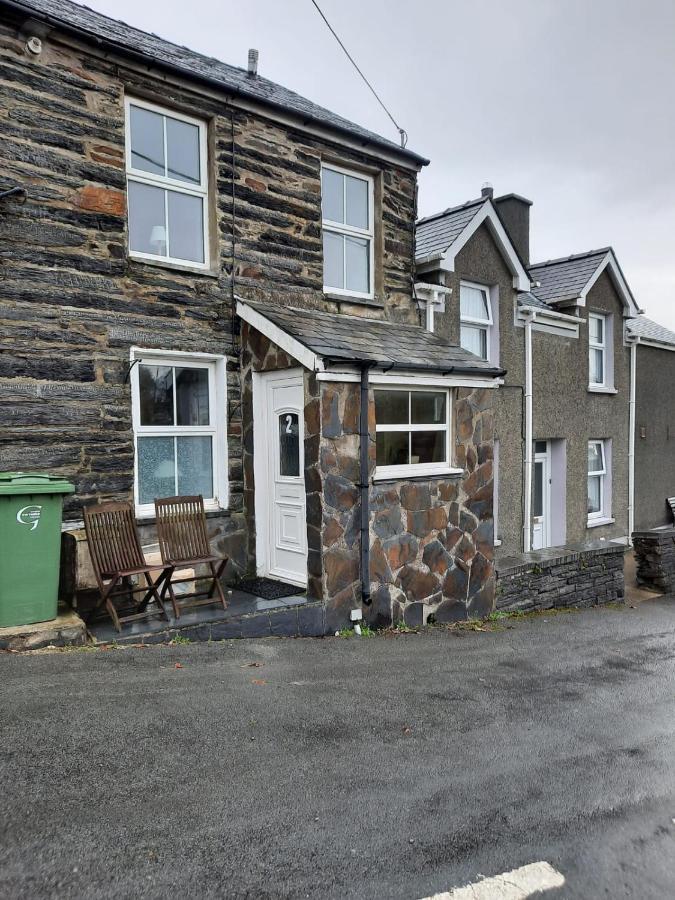 Snowdonia Rock Cottage - Cosy And Pet Friendly Penrhyndeudreath Eksteriør billede