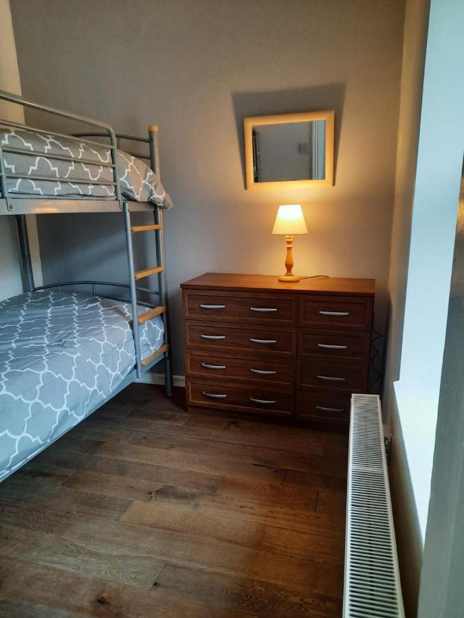 Snowdonia Rock Cottage - Cosy And Pet Friendly Penrhyndeudreath Eksteriør billede