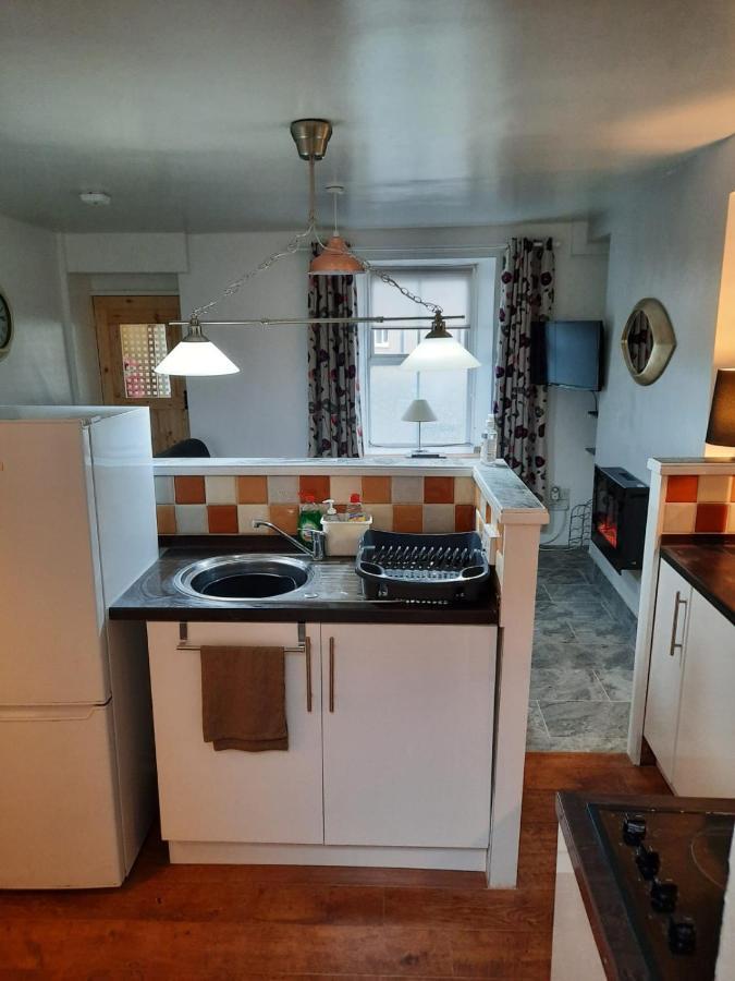 Snowdonia Rock Cottage - Cosy And Pet Friendly Penrhyndeudreath Eksteriør billede