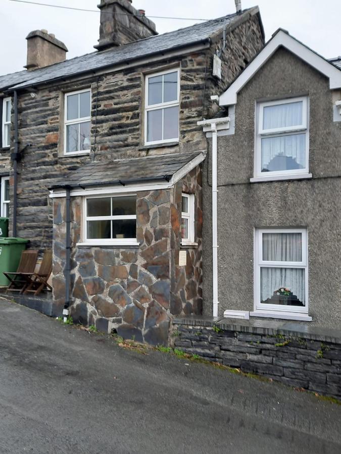 Snowdonia Rock Cottage - Cosy And Pet Friendly Penrhyndeudreath Eksteriør billede